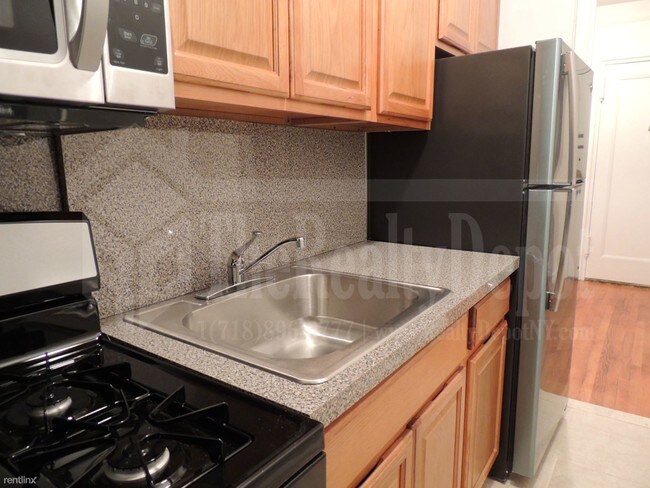 Foto del edificio - 6485 Saunders St