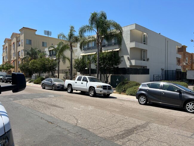 Frente - 5540 Lindo Paseo