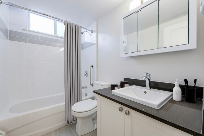 Building Photo - Esterbrooke Apartments