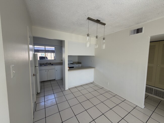 Foto del edificio - 4141 Westcity Ct