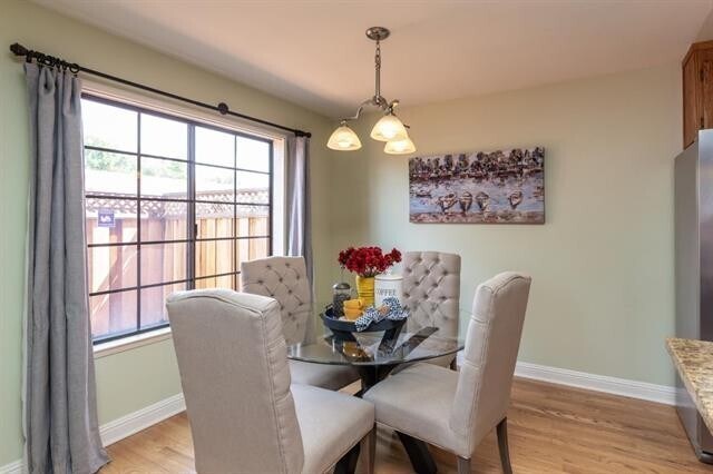 Foto del edificio - End unit in quiet Campbell location!