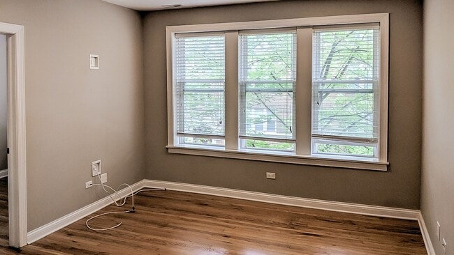 Foto del edificio - 3804 N Marshfield Ave