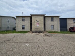 Building Photo - 1305 Quail Cir