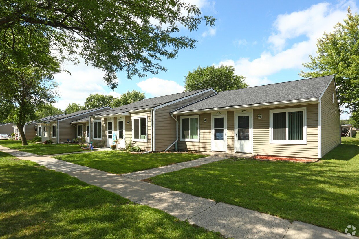 Primary Photo - 1882 N Villa Ct