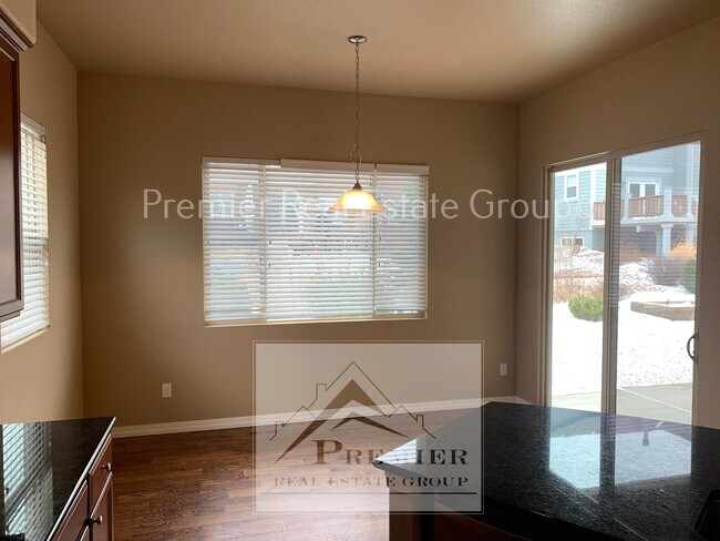 Foto del edificio - 5948 Revelstoke Dr