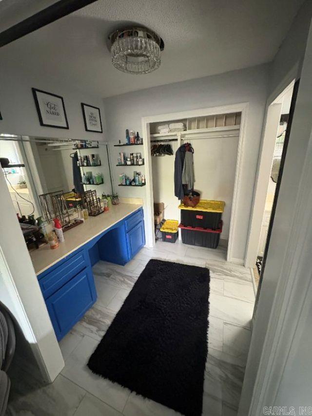 Foto del edificio - 1702 Jennifer Dr