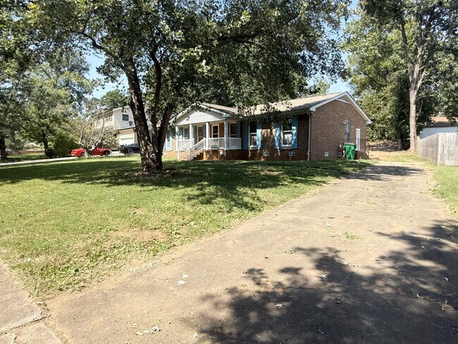 Foto del edificio - 7008 Crossridge Rd