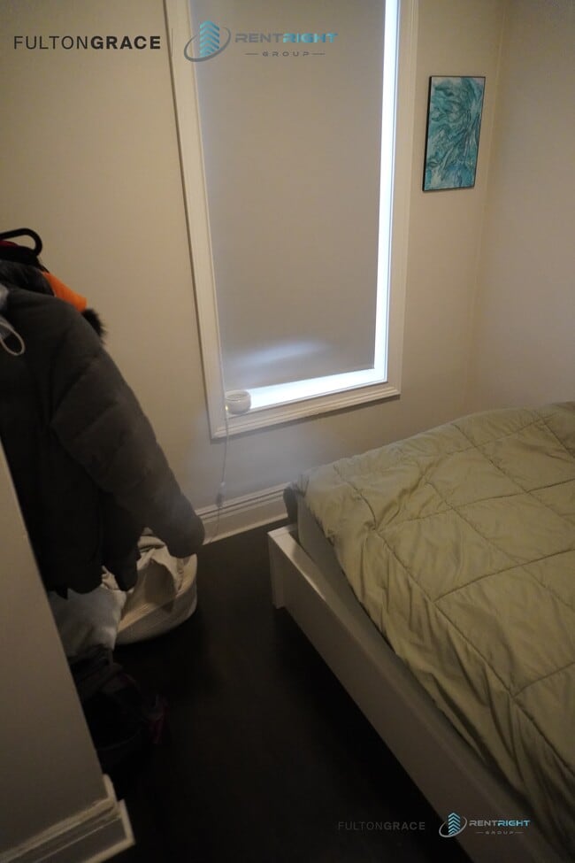 Building Photo - 2031 W 23rd St