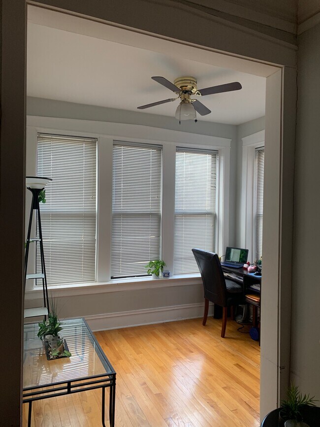 sunroom - 651 E 50th Pl
