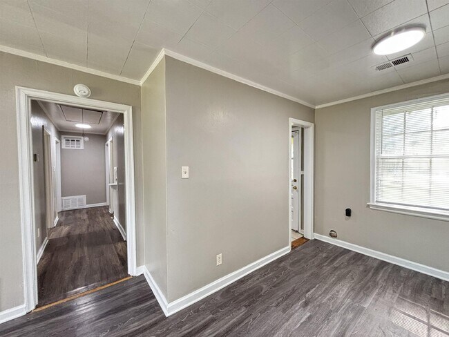Foto del edificio - 1065 Larry Ln