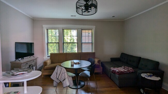 Foto del edificio - 5026 N Winthrop Ave
