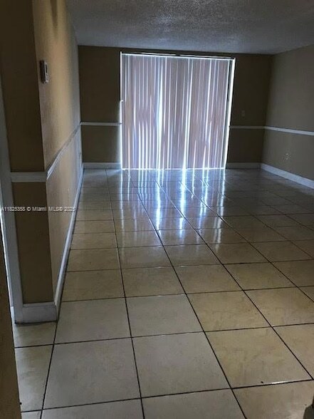 Foto del edificio - 6960 Miami Gardens Dr