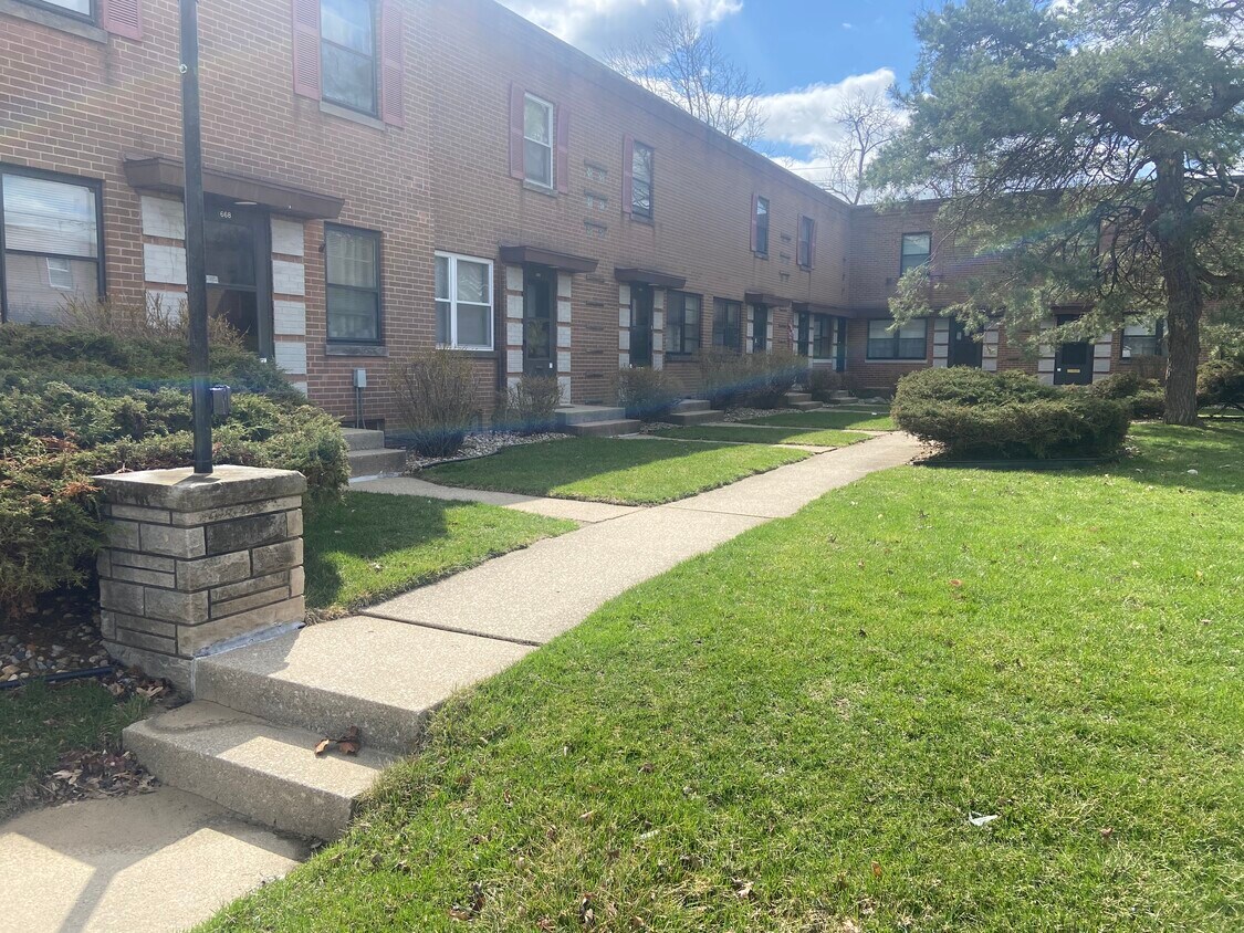 642 169th St, Hammond, IN 46324 Townhome Rentals in Hammond IN