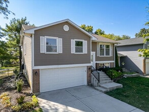 Building Photo - 147 Majestic Dr