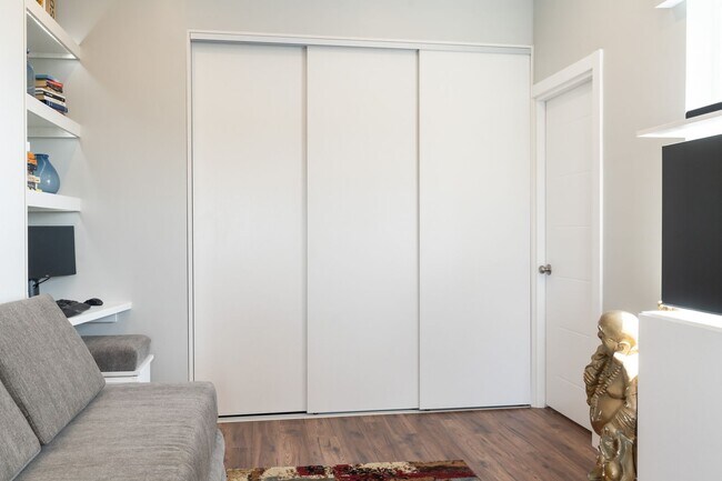 Foto del edificio - Top-Floor Petworth Studio with Private Ter...