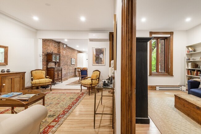 Building Photo - 444 Av Av Claremont