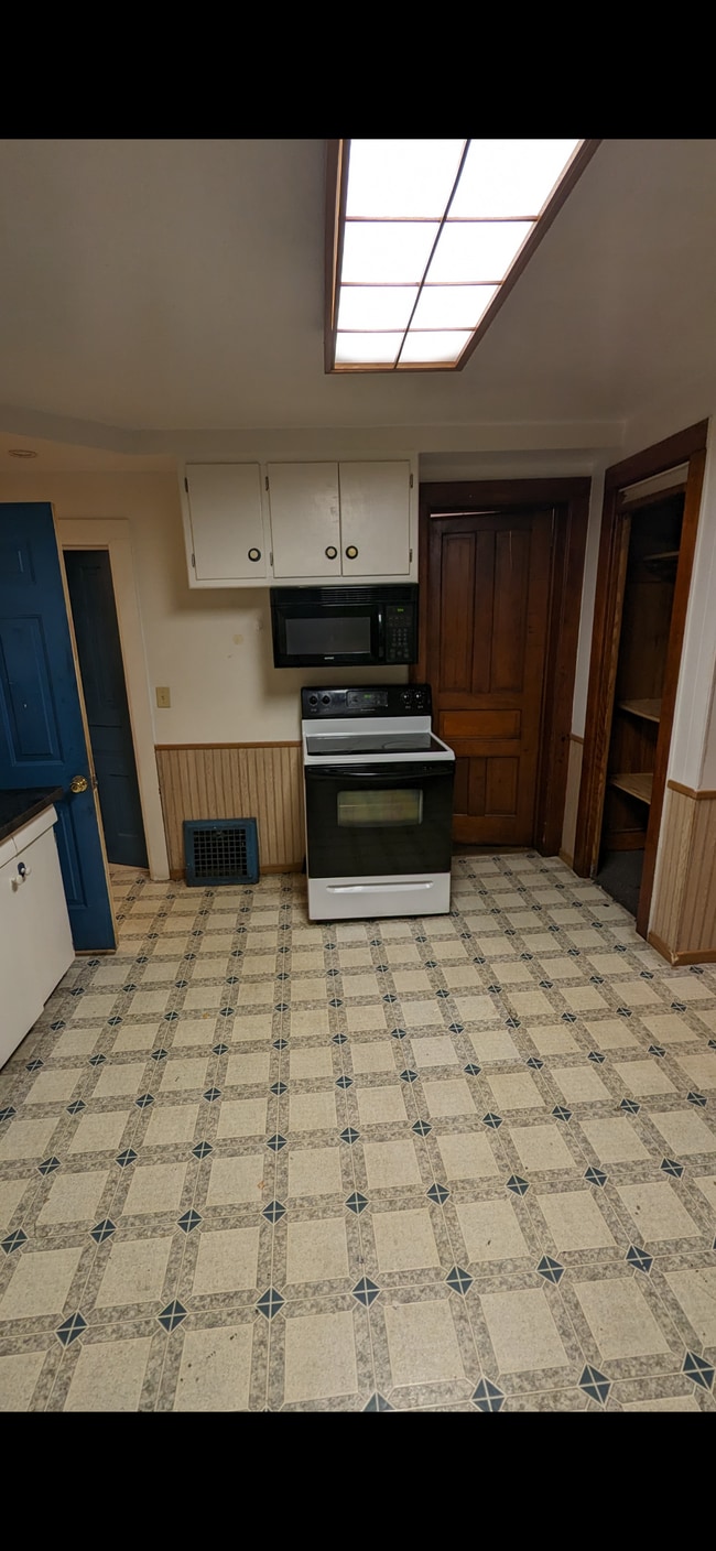 Building Photo - 1037 25th St