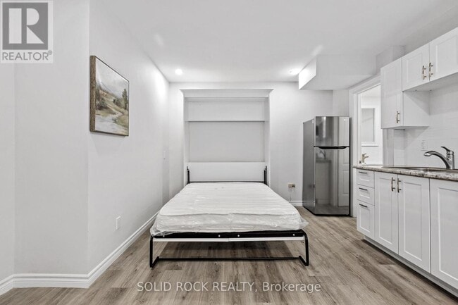Building Photo - 228 Lebreton St N