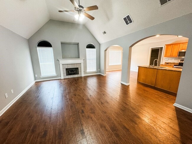 Building Photo - 4623 E Ashglen Cir