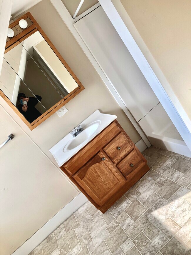 Baño - 72 Ash St