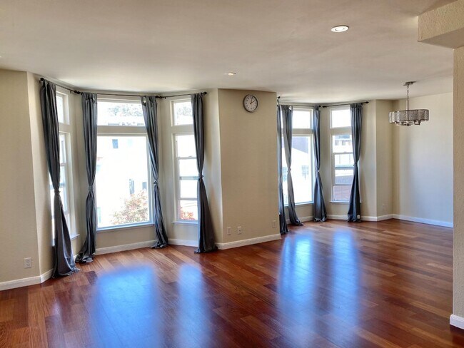 Building Photo - 1711 9th Ave