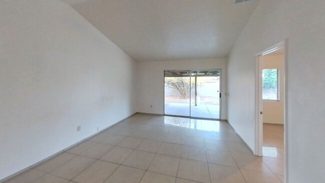 Foto del edificio - 4 Bedroom 2 Bathroom Home Available Now!