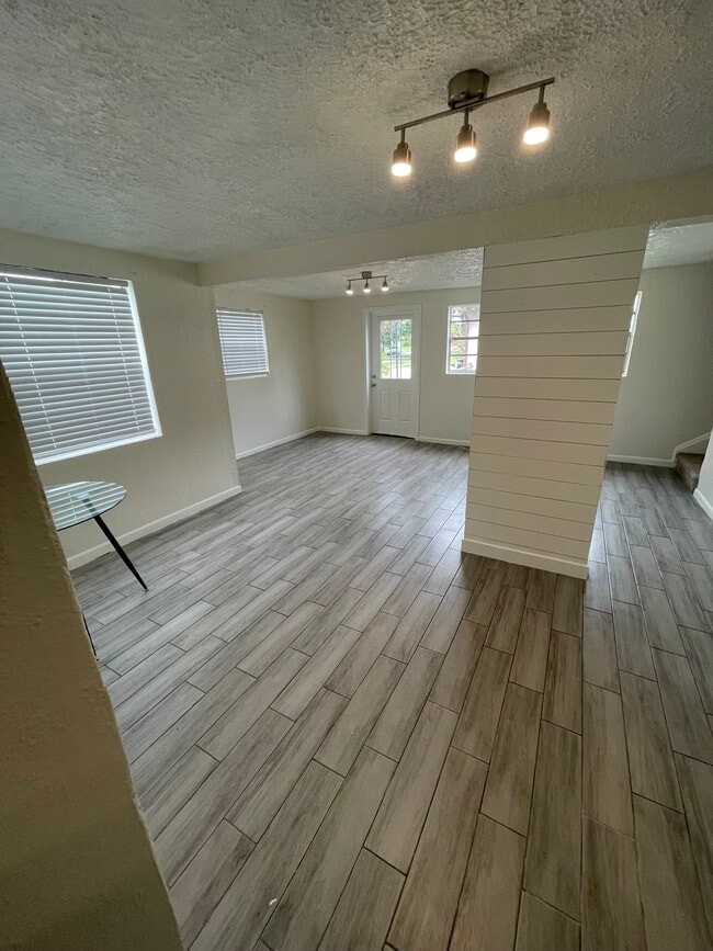 Building Photo - 5420 Lido St