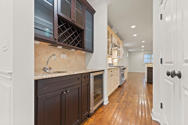 Foto del edificio - 3716 N Kenmore Ave