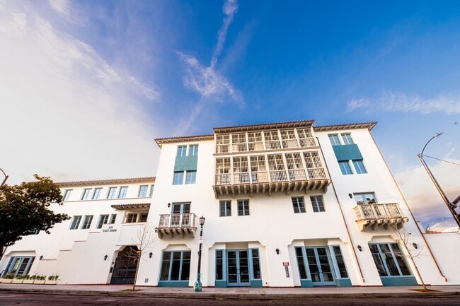 Building Photo - Parkview Pasadena Apartments - Luxury apartments in the Playhouse District