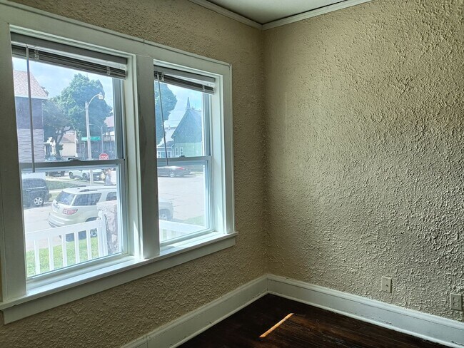 Building Photo - 1904 S 7th St