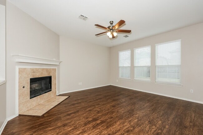 Building Photo - 916 Gillon Dr