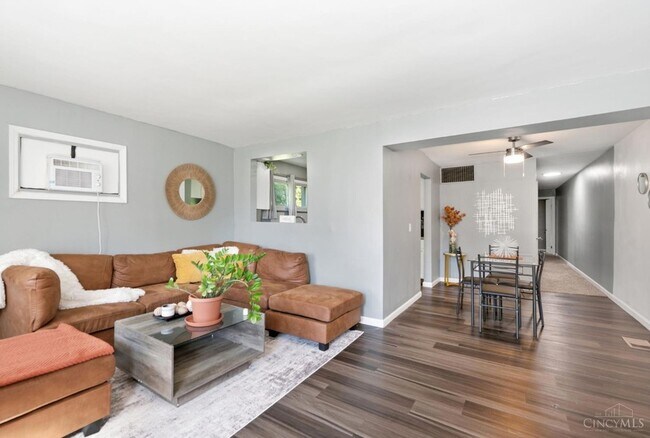 Foto del edificio - 8269 Sandy Ln