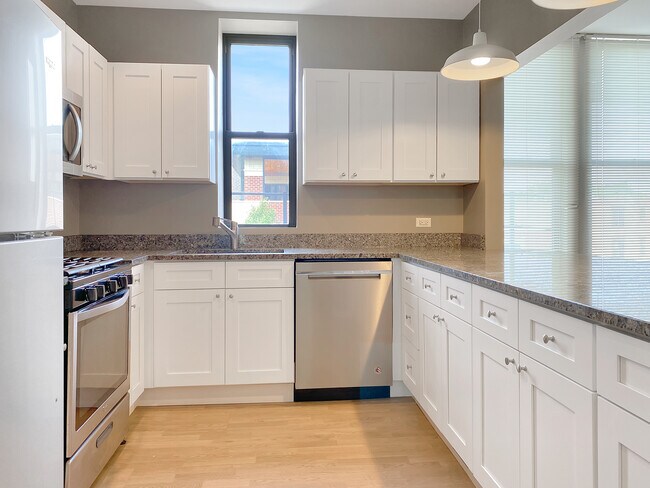 Building Photo - 1852 N Damen Ave