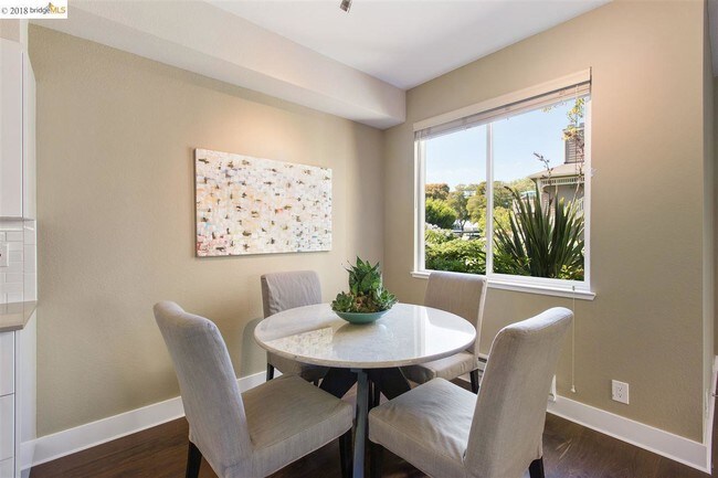 Foto del edificio - 119 Shoreline Ct