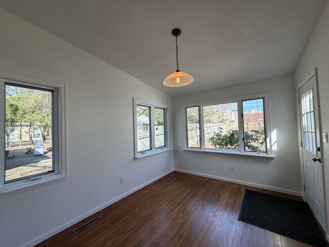 Foto del edificio - $1,950 | 3 Bedroom, 2 Bathroom House | NO Pets | Available for Immediate Move In!