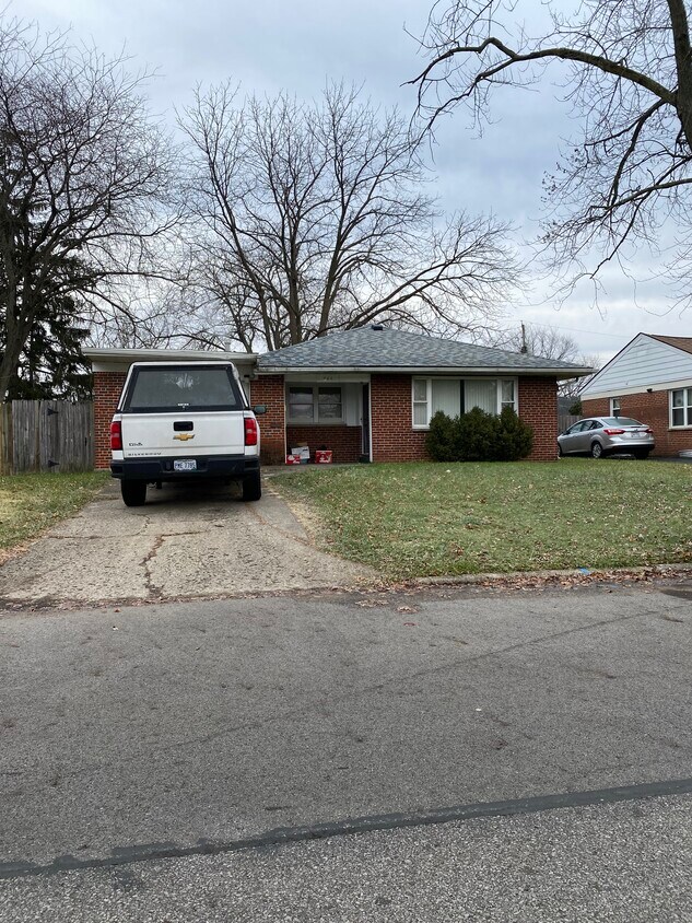 Front Exterior - 644 S Sylvan Ave