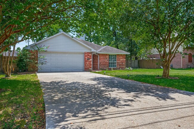 Foto del edificio - 6719 Woodland Oaks