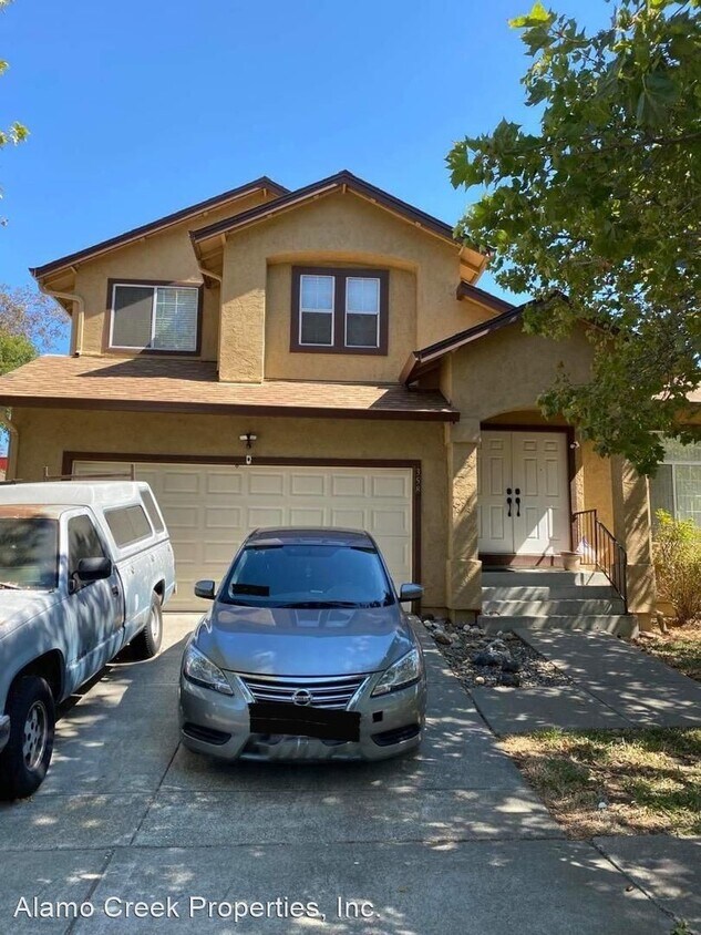 4 br, 2.5 bath House 358 Silk Oak Drive House Rental in Suisun City