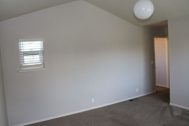 Building Photo - Great Three Bedroom Home - on Vincent Place