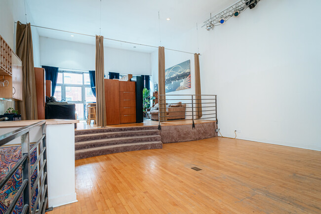 Building Photo - 1543 N Milwaukee Ave