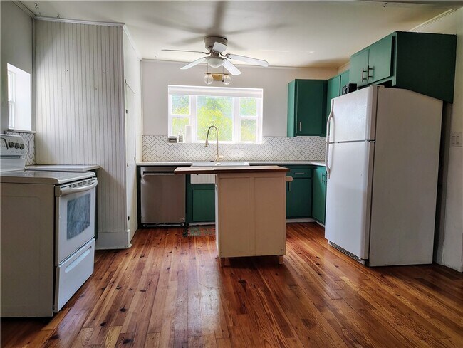 Building Photo - 14894 Trammel Mountain Rd