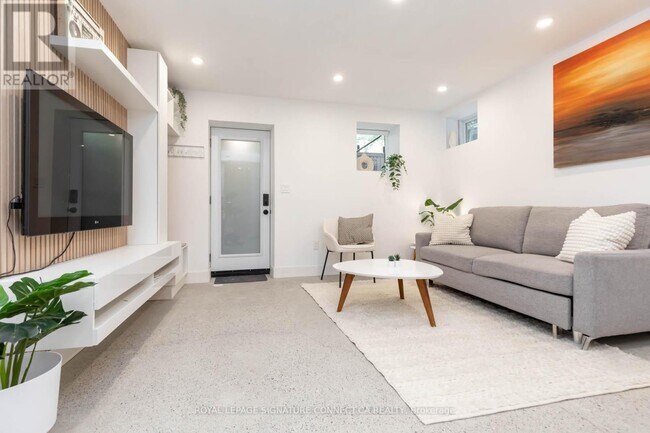 Building Photo - 55 Dearbourne Ave