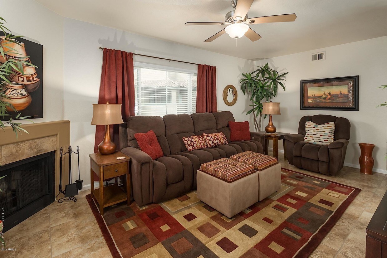 Foto principal - 9451 E Becker Ln