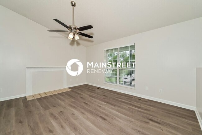 Building Photo - 3 Bedroom Pet-Friendly Home in KNOXVILLE, TN with Main Street Renewal