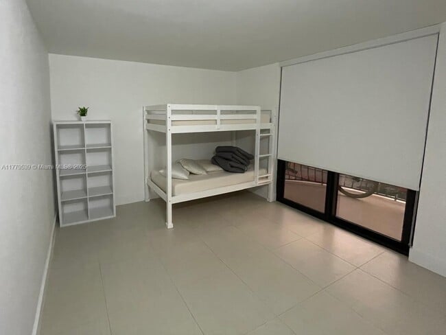 Foto del edificio - 8877 Collins Ave