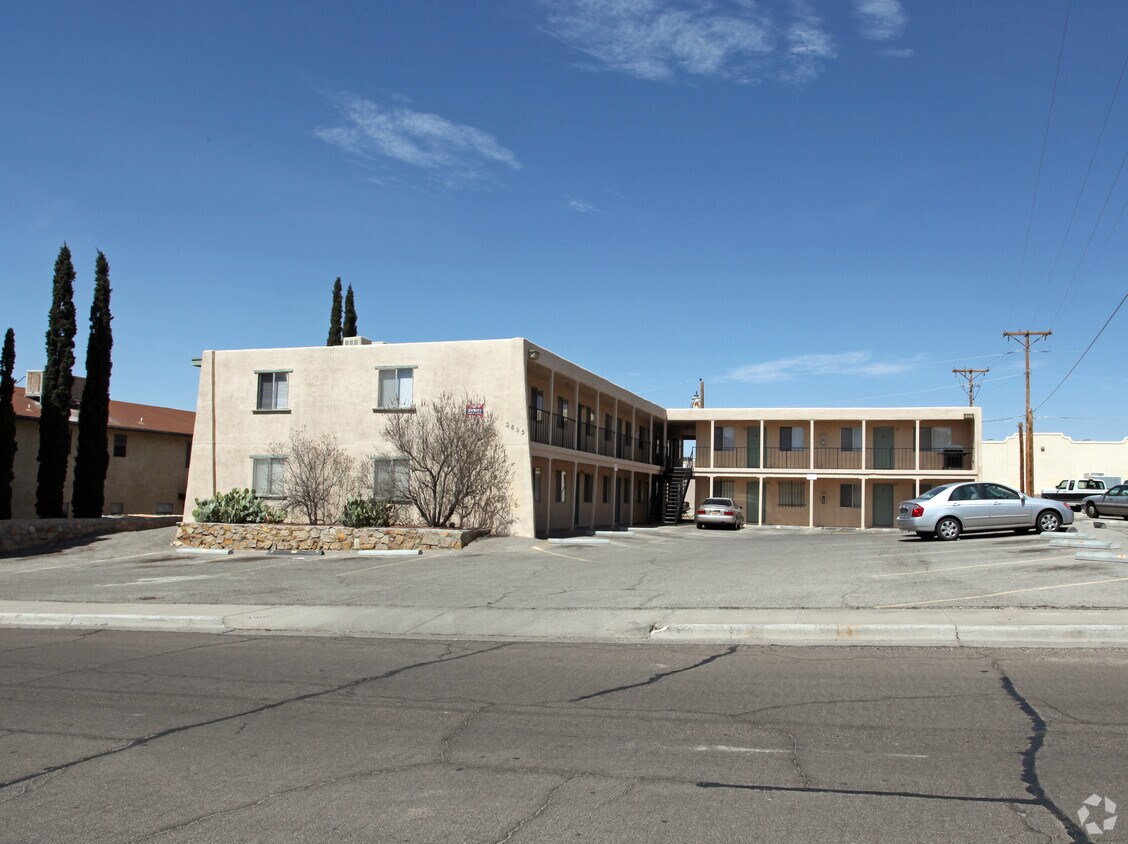 Primary Photo - 2805 E Idaho Ave