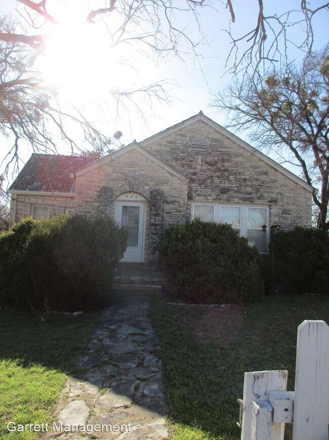 Building Photo - 1 br, 1 bath House - 704 S Spring
