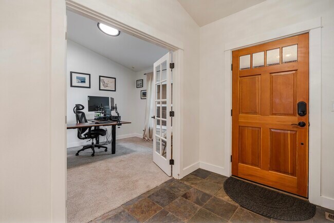 Building Photo - 20881 Top Knot Ln