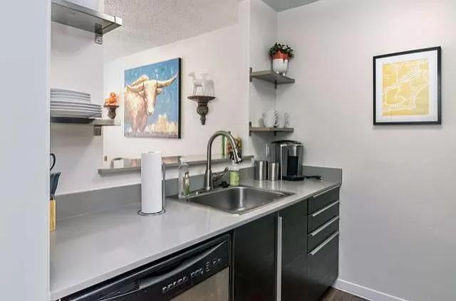 Foto del edificio - 1915 Fairlawn Ln