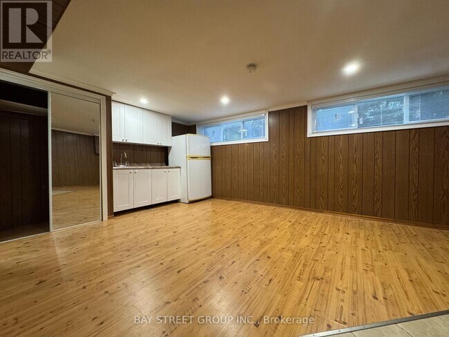 Building Photo - 324 Elmwood Ave